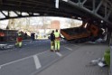 LKW blieb unter Bruecke haengen Koeln Deutz Deutz Muelheimerstr P026